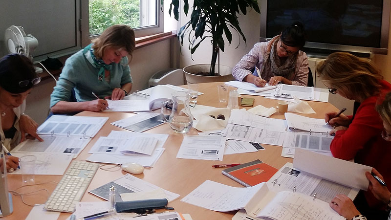Stagiaires préparent pour un examen